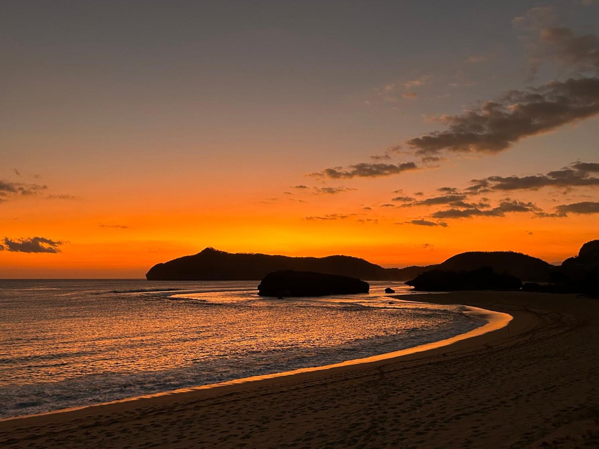 Mama Nings Beach Hotel Sekongkang ภายนอก รูปภาพ