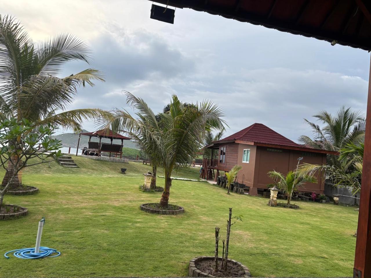 Mama Nings Beach Hotel Sekongkang ภายนอก รูปภาพ