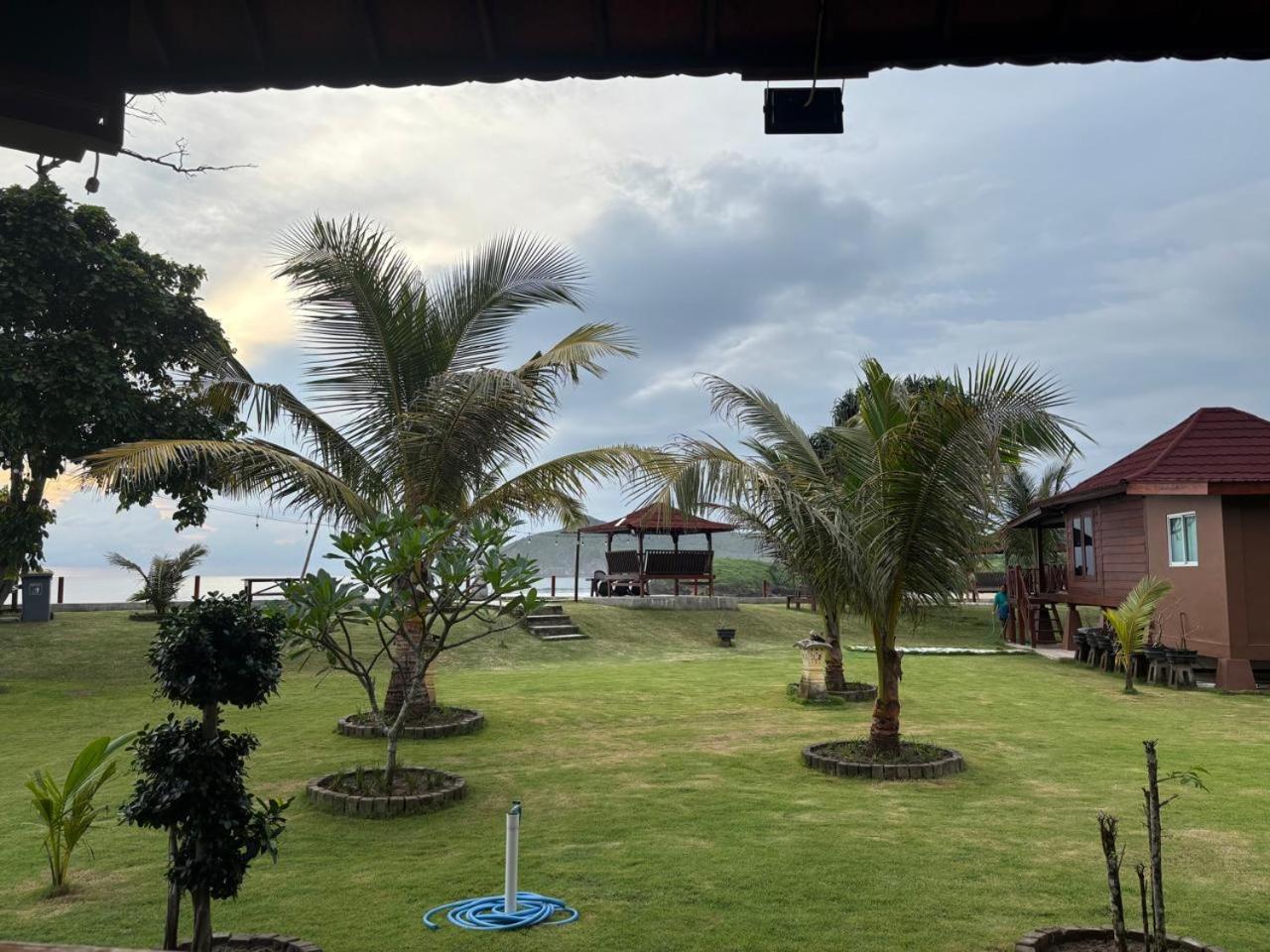 Mama Nings Beach Hotel Sekongkang ภายนอก รูปภาพ